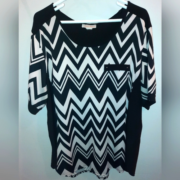 Claudia Richard Tops - CLAUDIA RICHARD short sleeve women's 2X black & white chevron design EUC